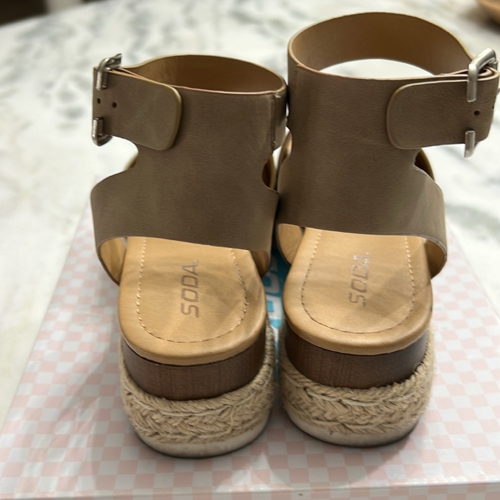 Soda Sandals - Picture 4 of 7